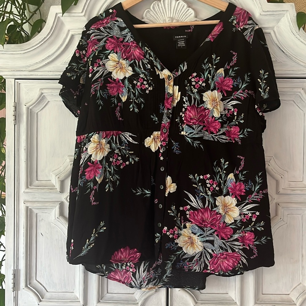 Torrid Black and Purple Floral Button-down Babydoll Top With Side Drawstring 1X